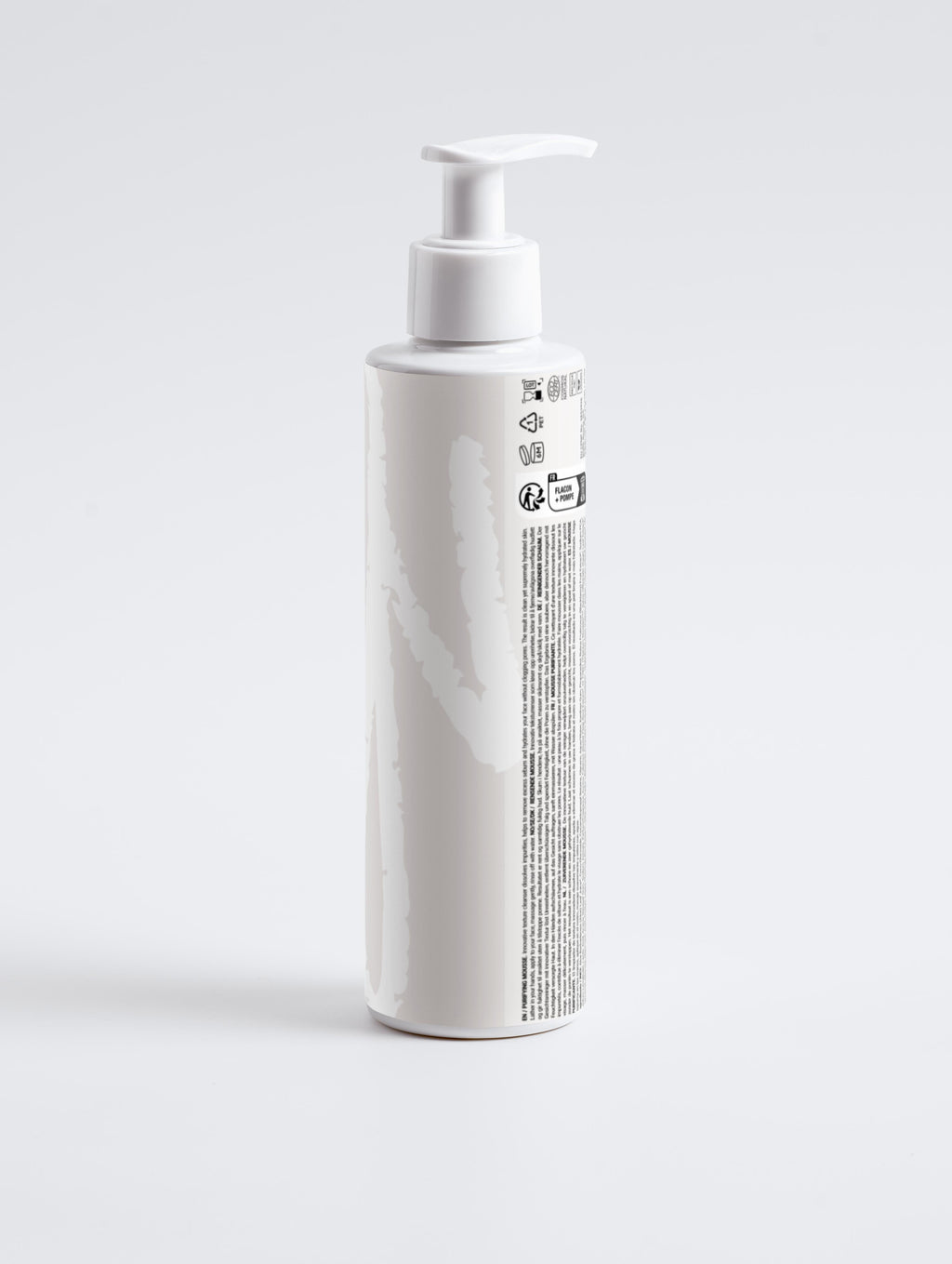 Rückseite der Lumiere Mousse Flasche mit Inhaltsstoffen, Beschreibung und Anwendungshinweisen für alle Hauttypen. 