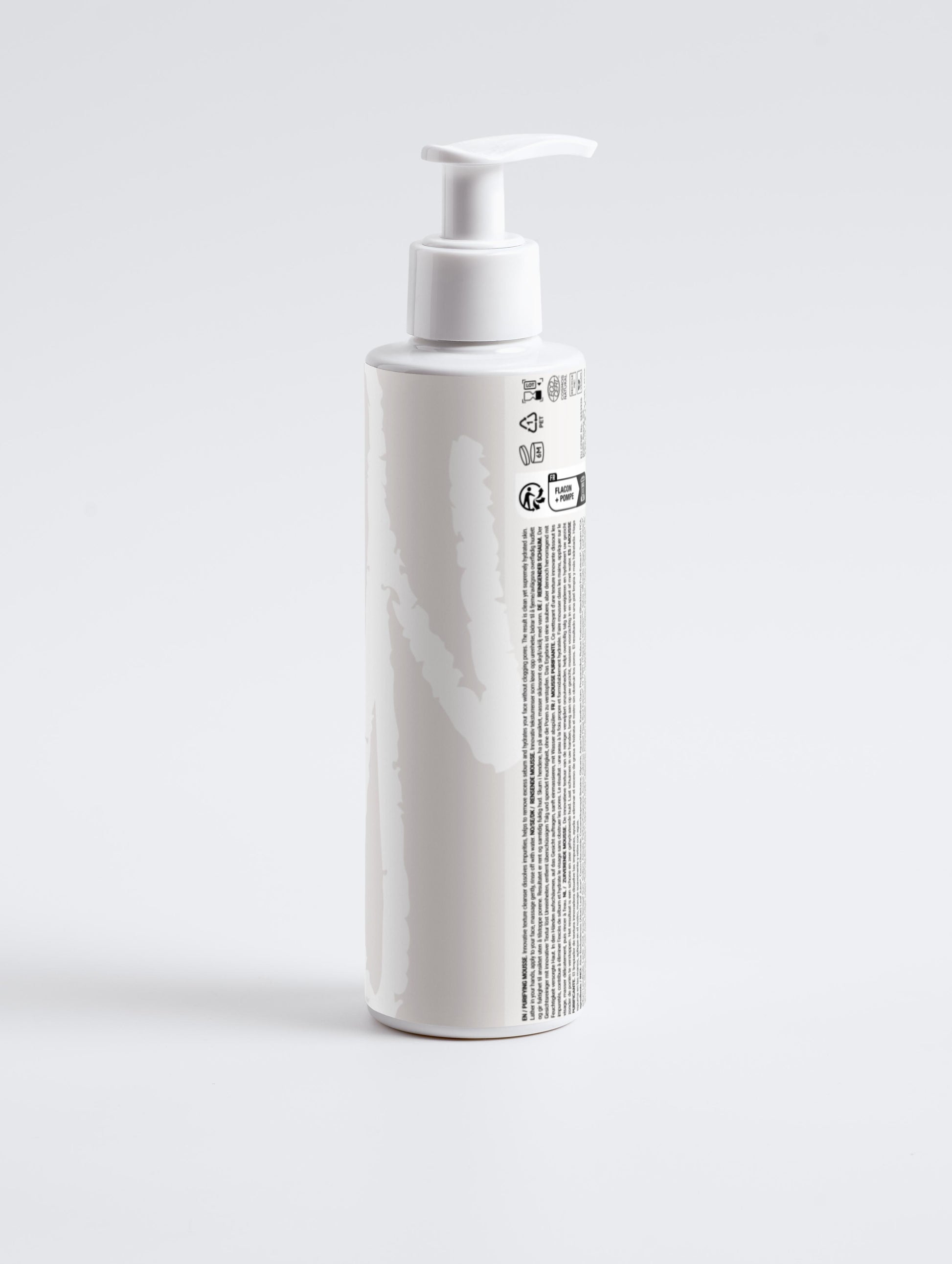 Rückseite der Lumiere Mousse Flasche mit Inhaltsstoffen, Beschreibung und Anwendungshinweisen für alle Hauttypen. 